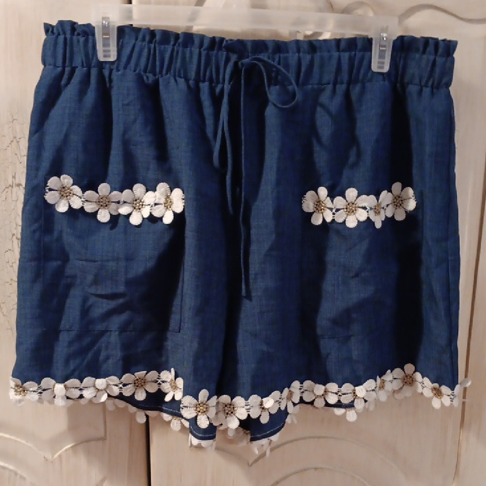 Floral Detailed Blue Shorts